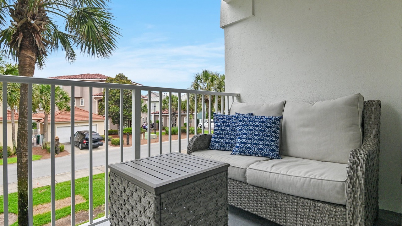 Photo of Patio Balcony in Avalon Beach Estates