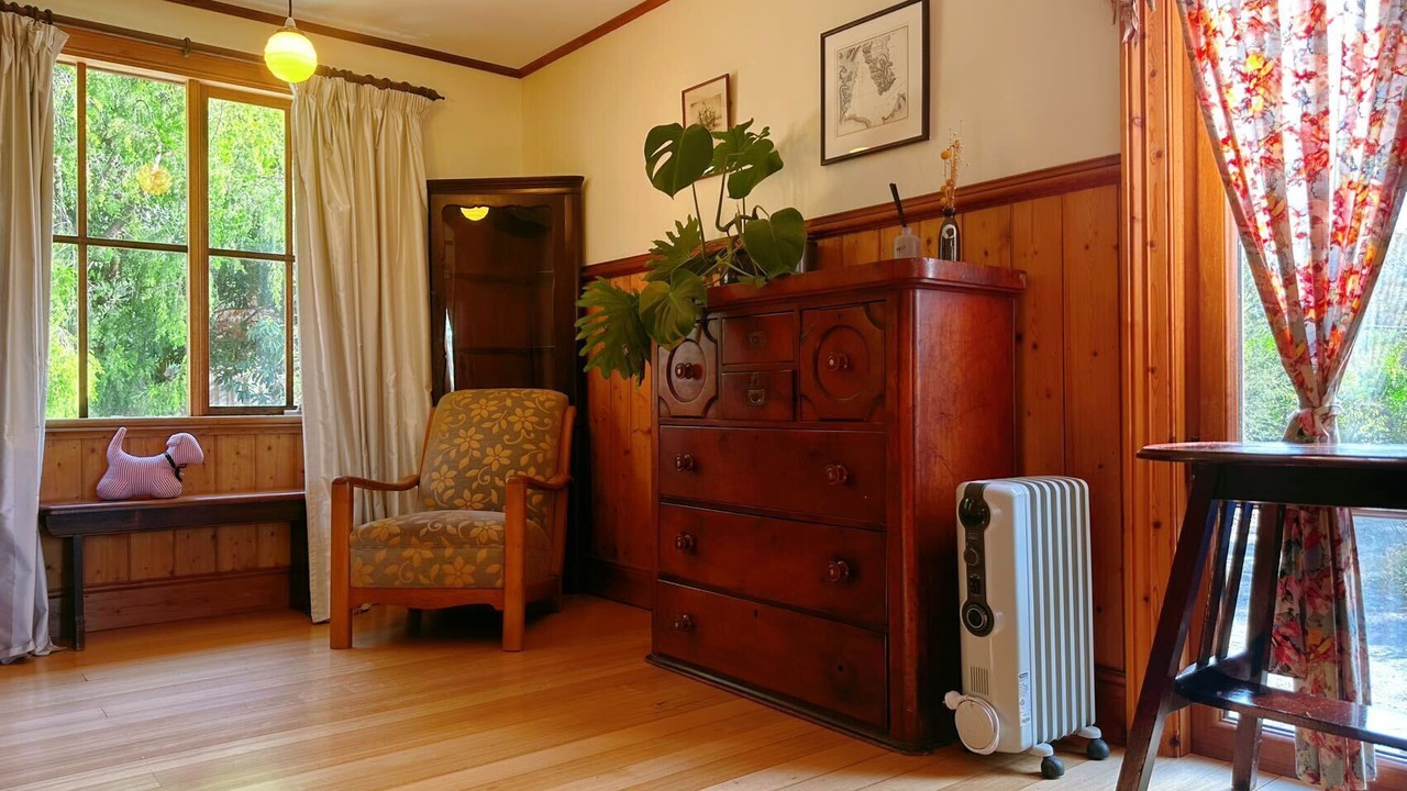 Photo of Others in Lower Snug