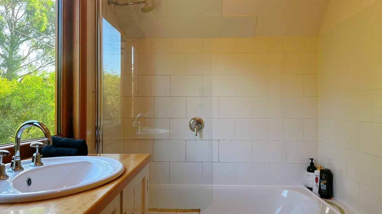 Photo of Bathroom in Lower Snug