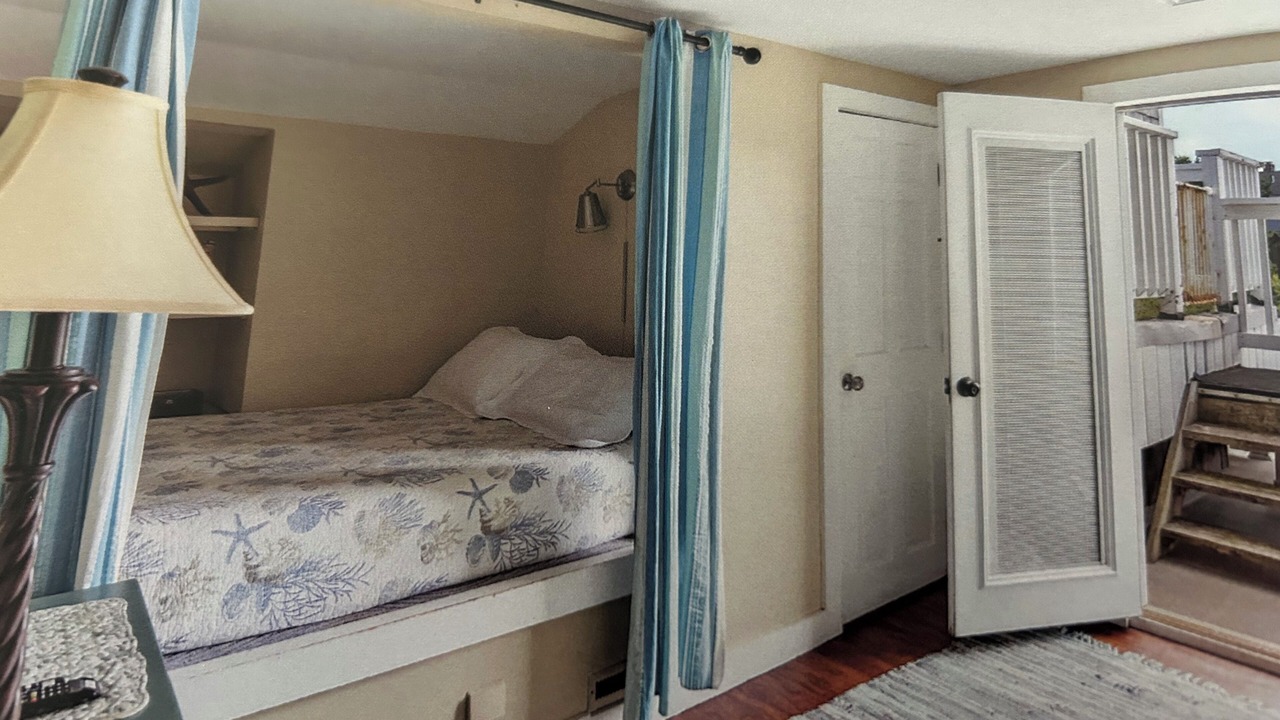 Photo of Bedroom in Manomet