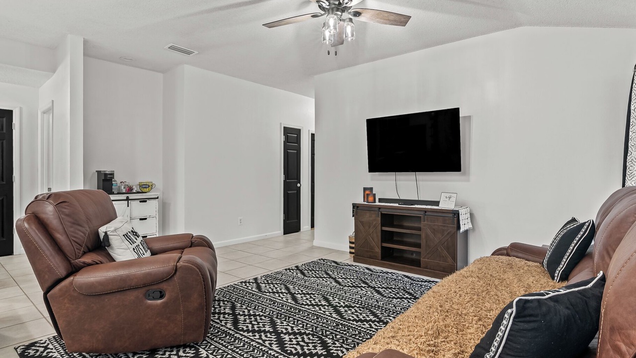 Photo of Livingroom in Crawfordville