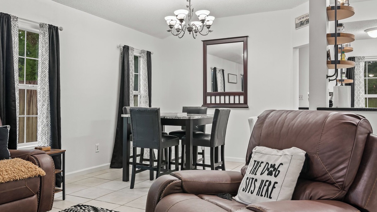 Photo of Livingroom in Crawfordville