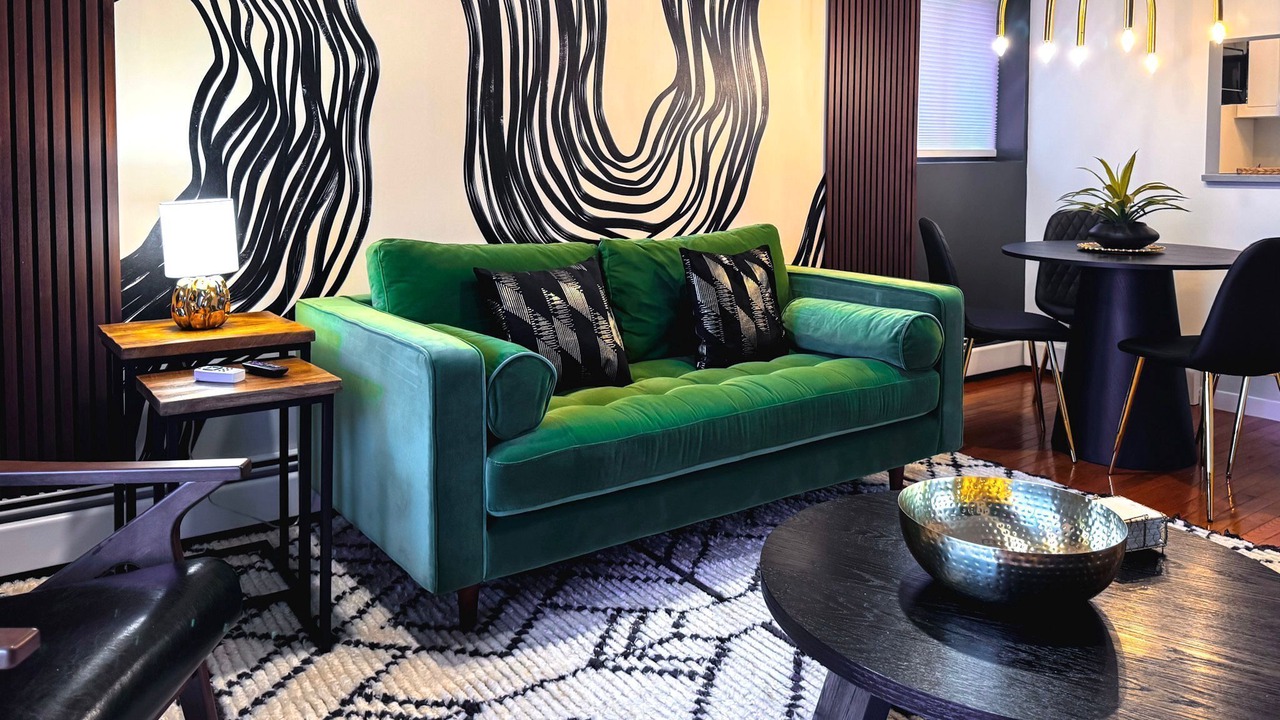 Photo of Livingroom in Beverly