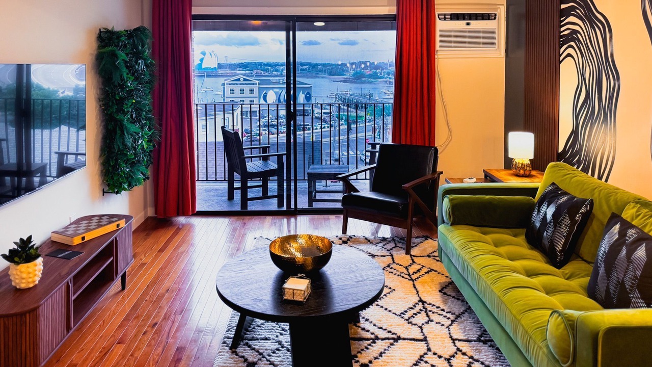 Photo of Livingroom in Beverly