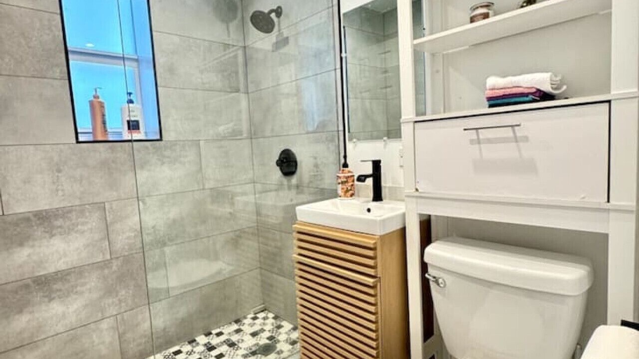 Photo of Bathroom in Biscayne Park