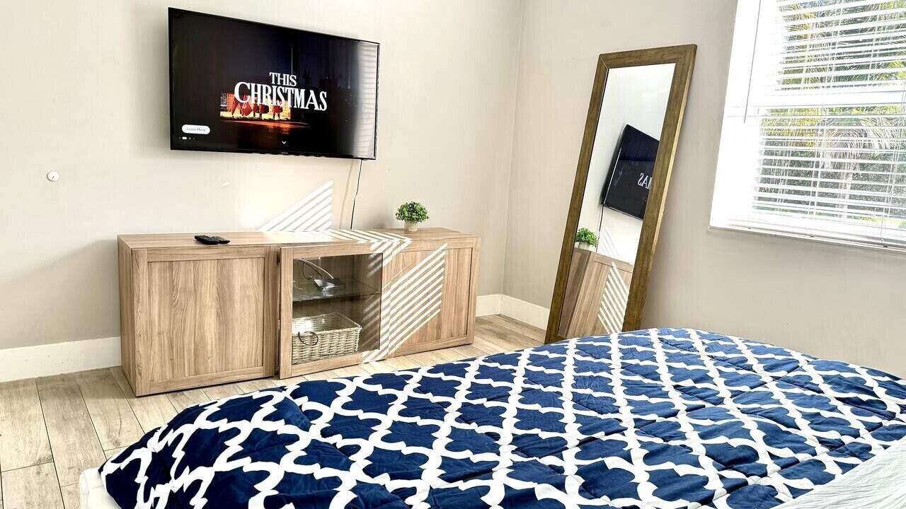 Photo of Bedroom in Biscayne Park