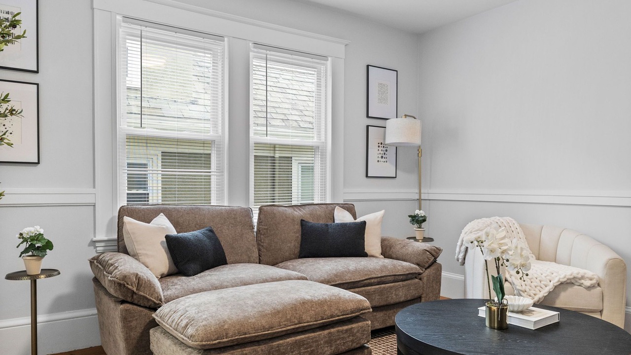 Photo of Livingroom in West Somerville