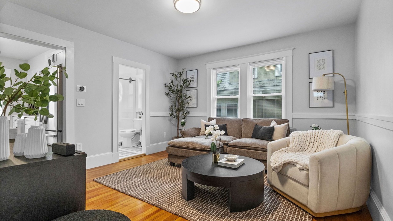 Photo of Livingroom in West Somerville