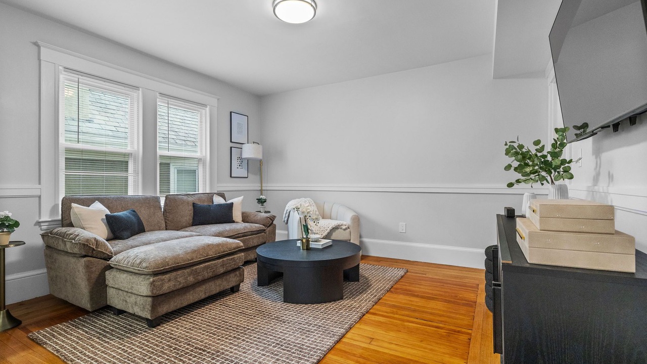 Photo of Livingroom in West Somerville