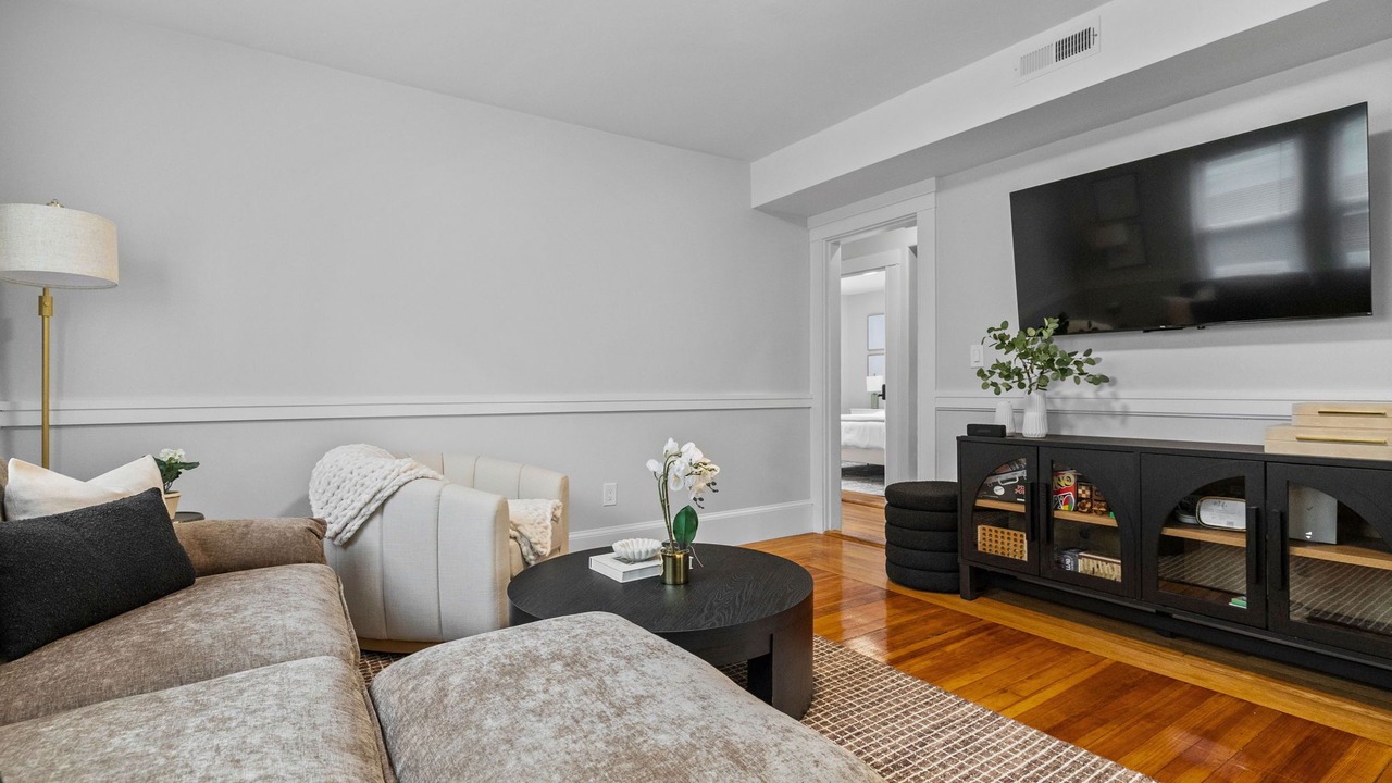 Photo of Livingroom in West Somerville