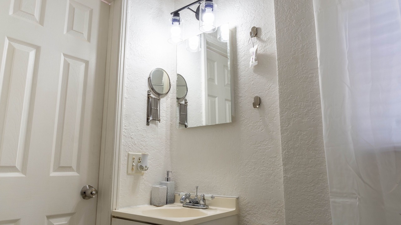 Photo of Bathroom in Biscayne Park