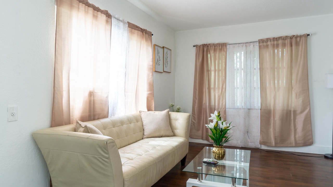 Photo of Livingroom in Biscayne Park
