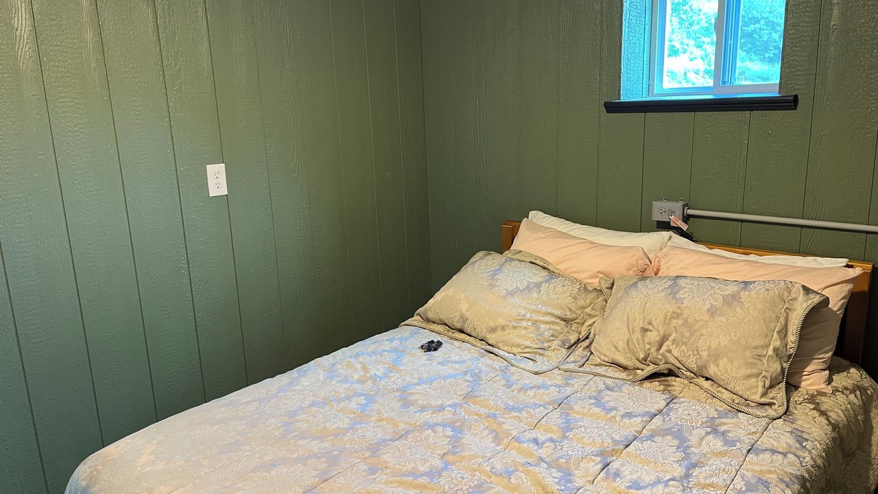 Photo of Bedroom in Etlan