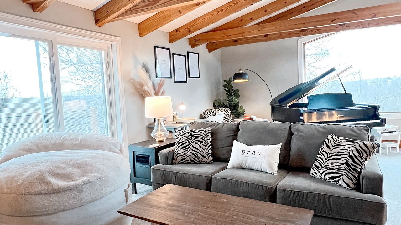 Photo of Livingroom in Burlington