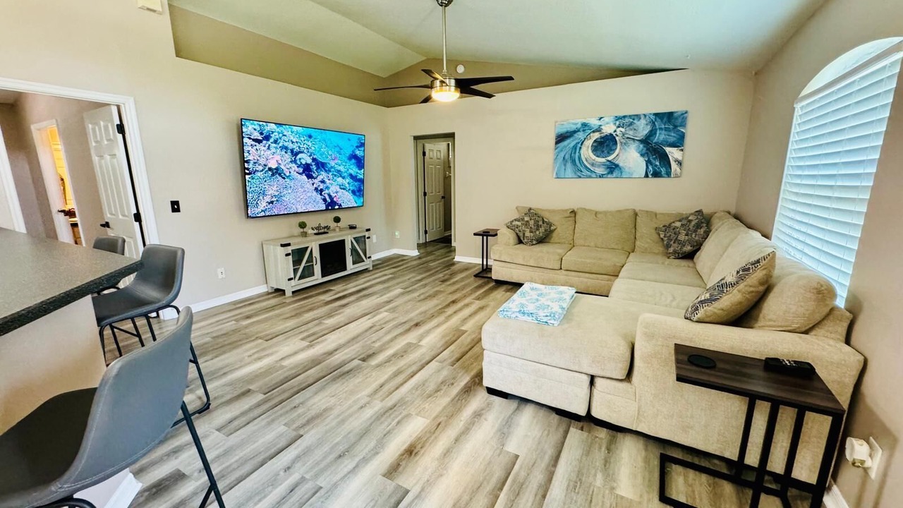 Photo of Livingroom in Edgewood