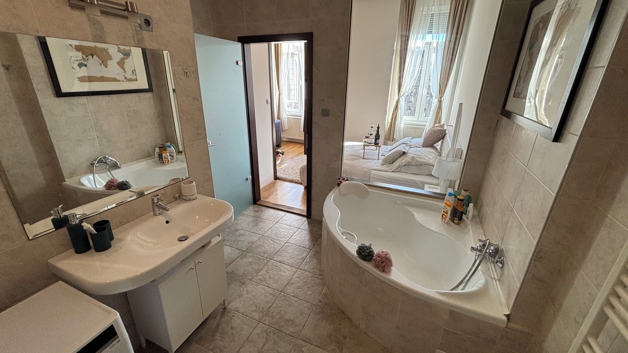 Photo of Bathroom in Palace District