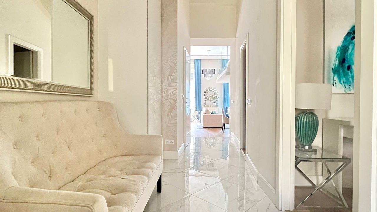 Photo of Livingroom in 13th District