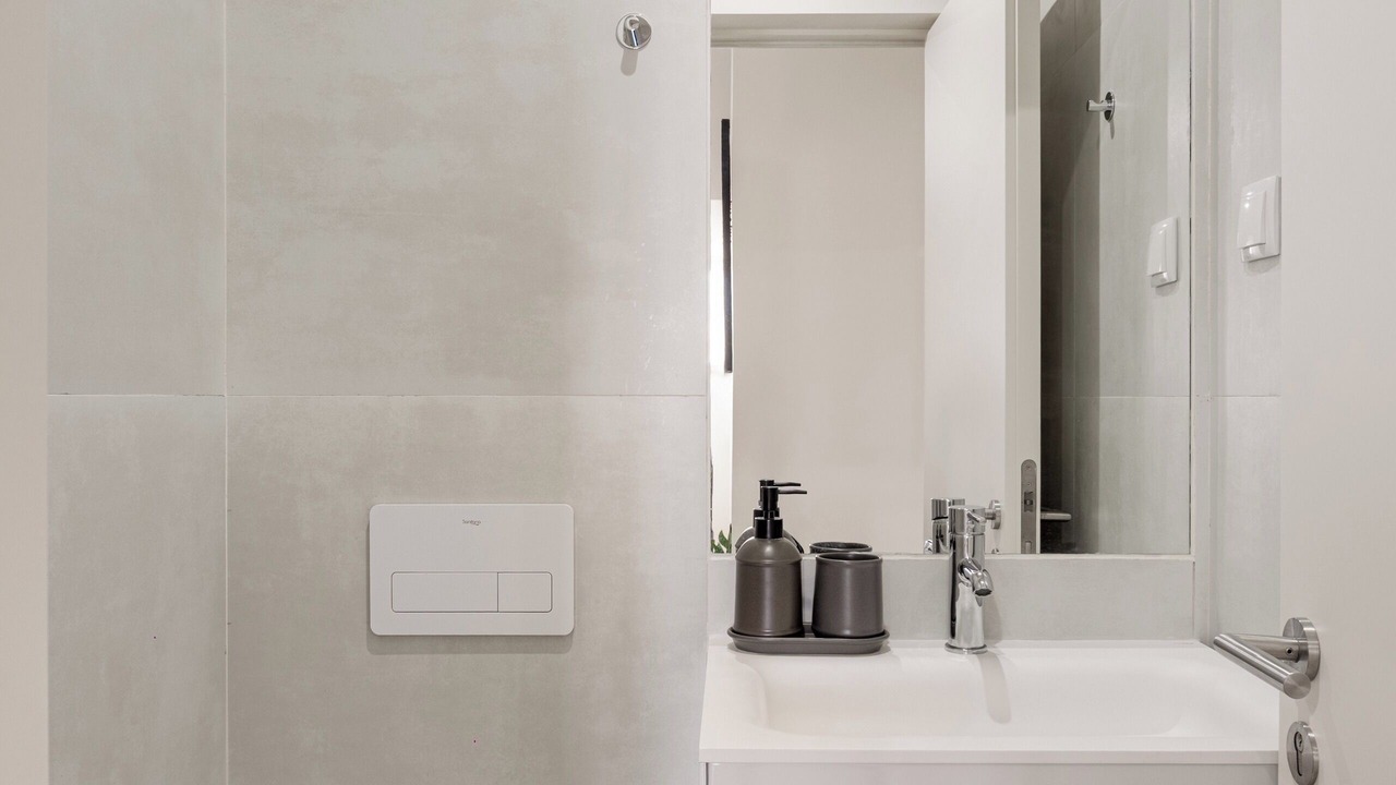 Photo of Bathroom in Linda-a-Velha