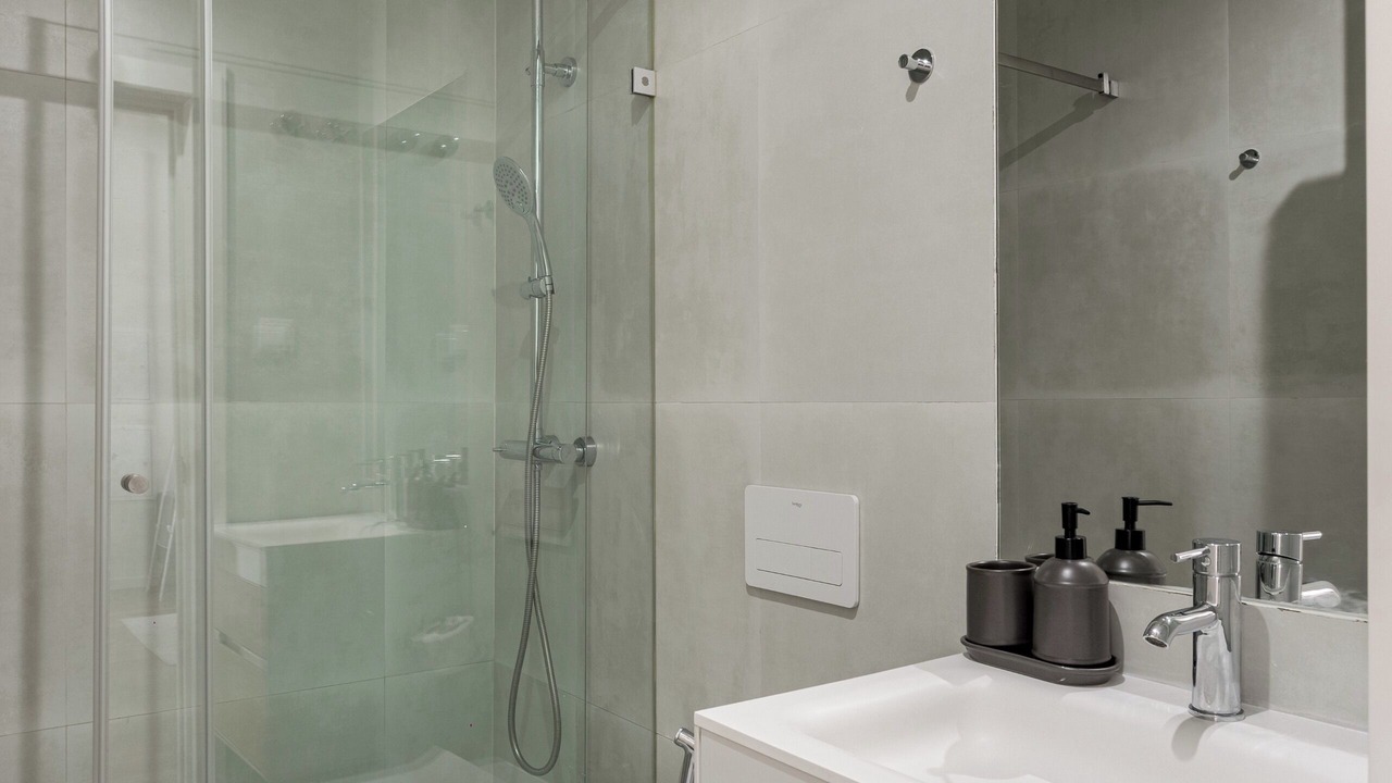 Photo of Bathroom in Linda-a-Velha