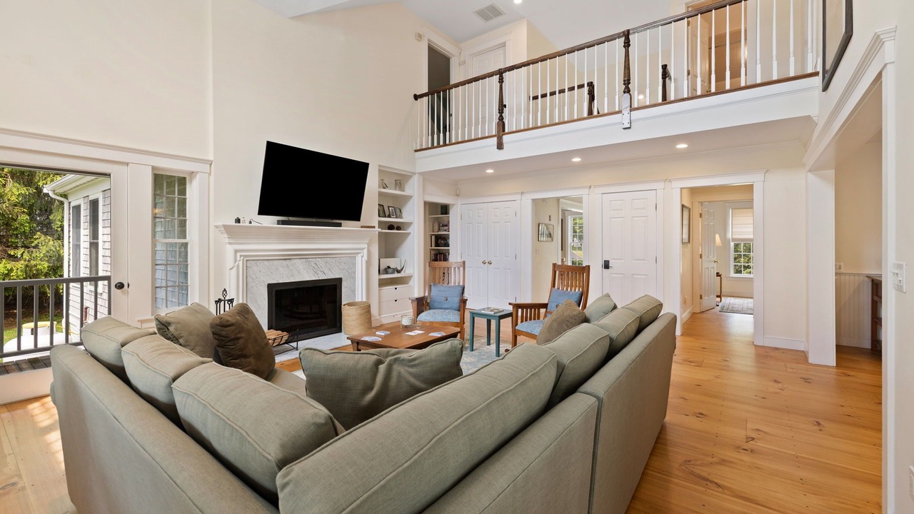 Photo of Livingroom in West Barnstable