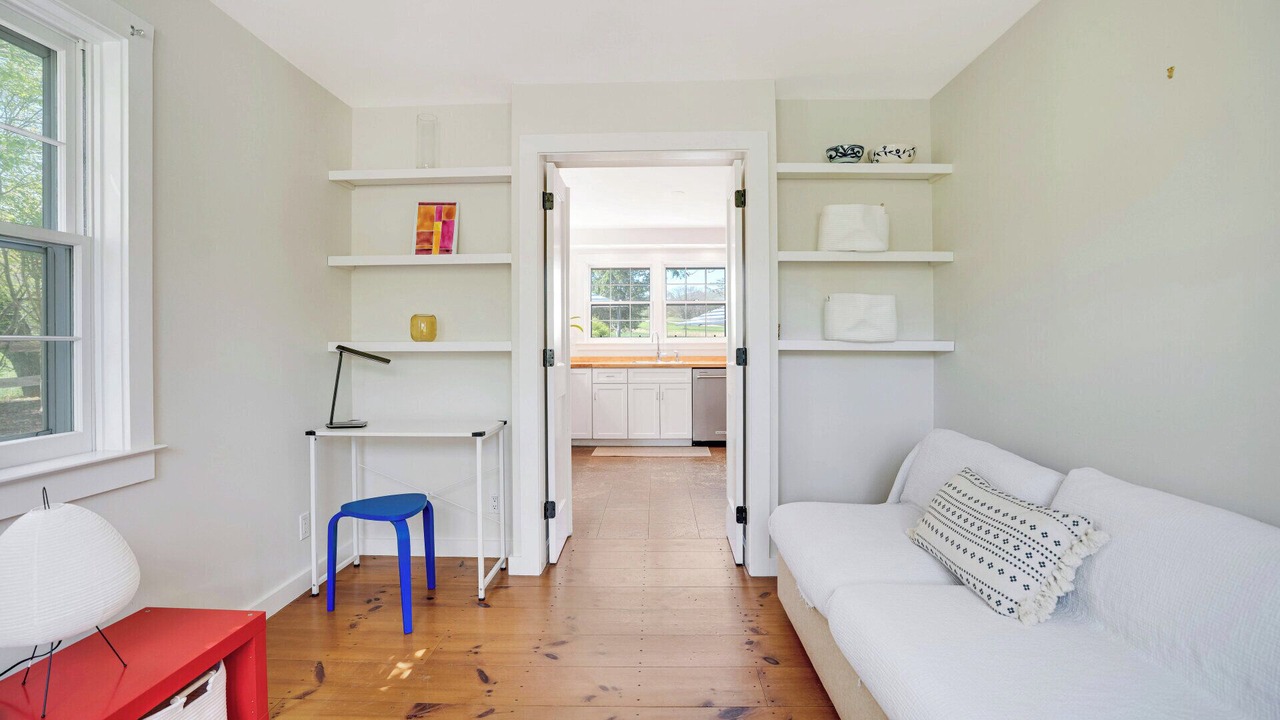 Photo of Livingroom in Amagansett North