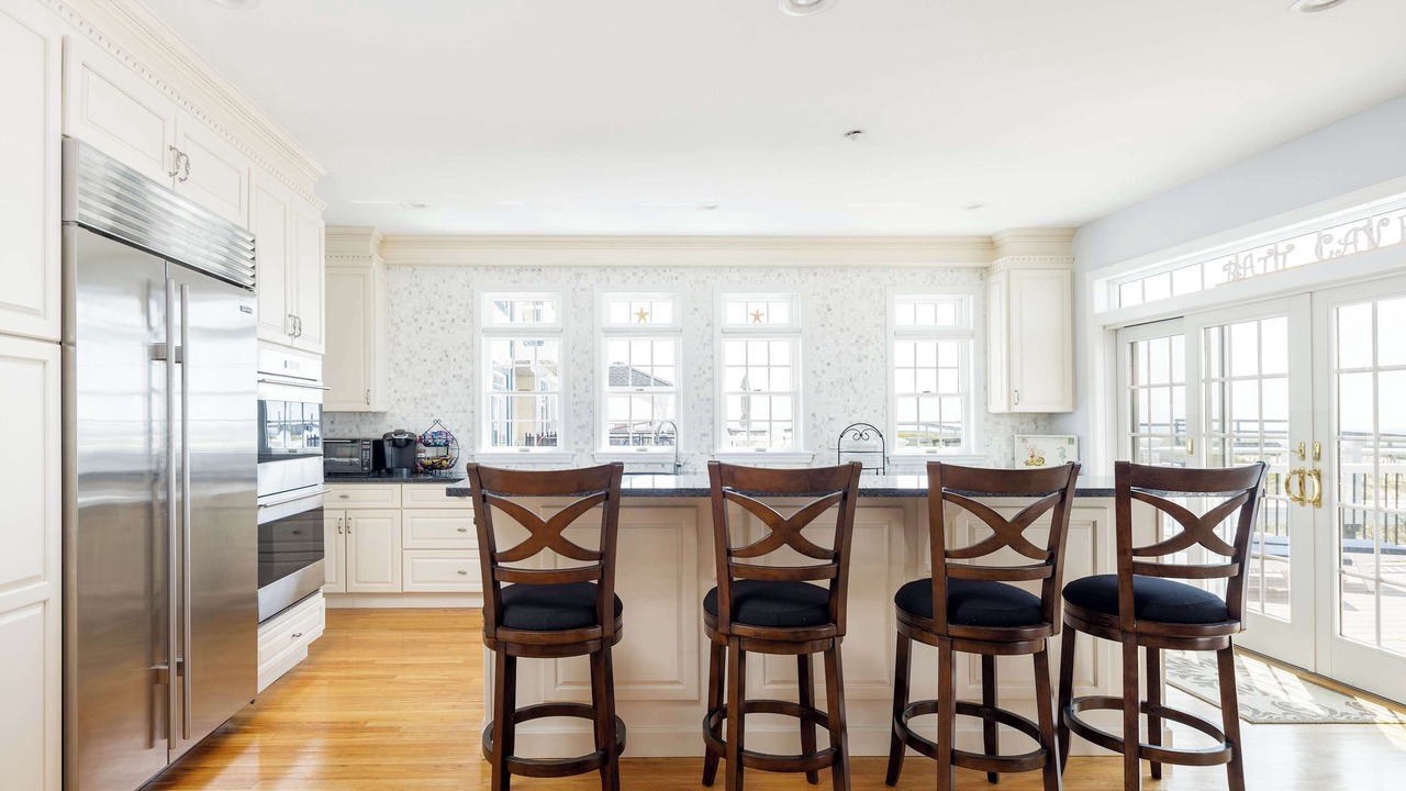 Photo of Kitchen in West Hampton Dunes