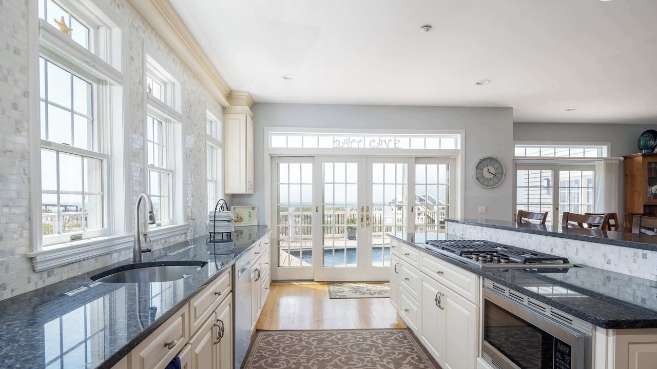 Photo of Kitchen in West Hampton Dunes