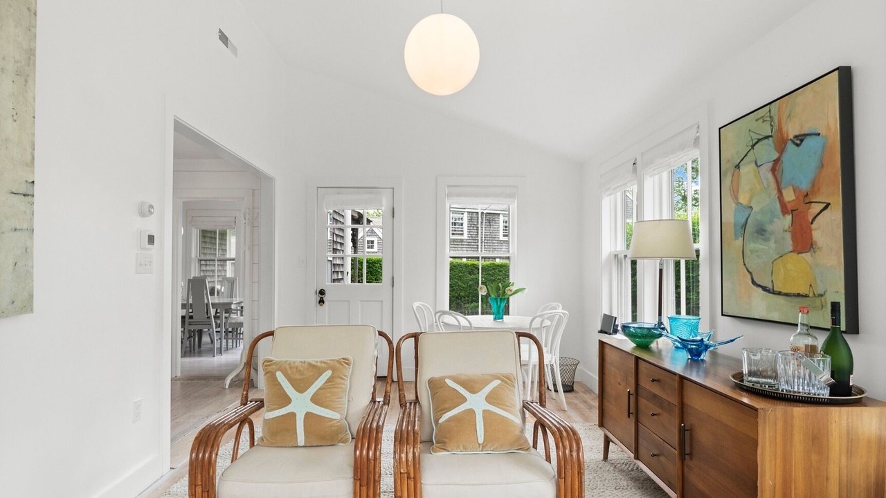 Photo of Livingroom in Brant Point
