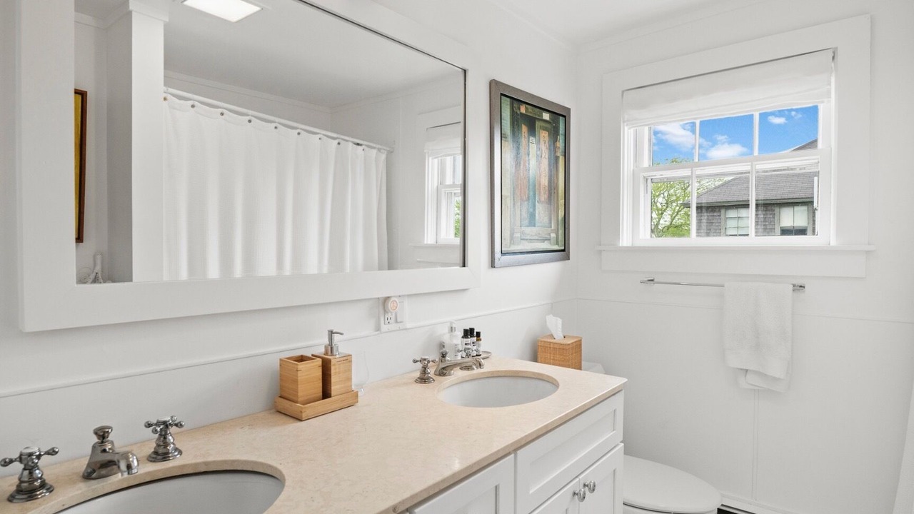 Photo of Bathroom in Brant Point