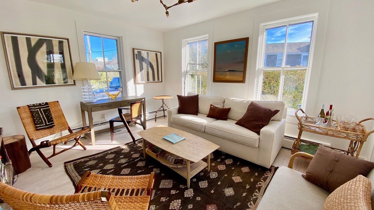Photo of Livingroom in Brant Point