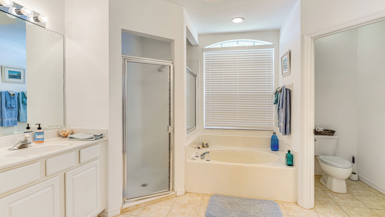 Photo of Bathroom in Beachwalk Isles