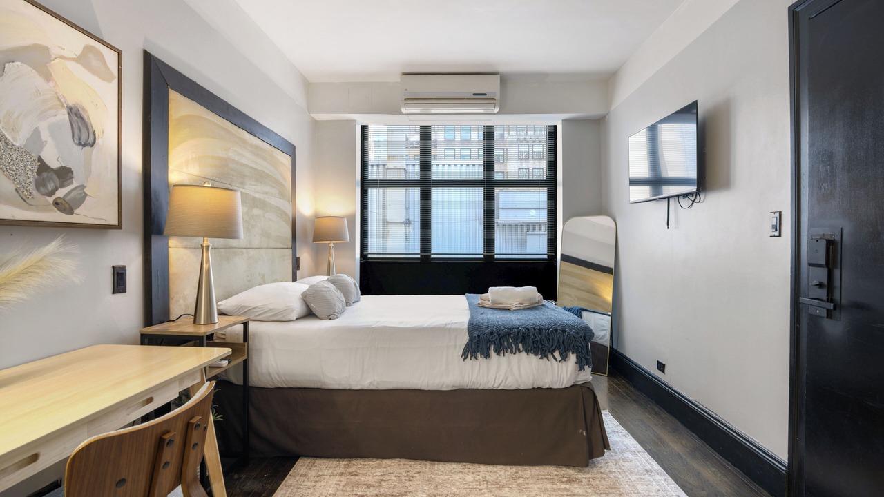 Photo of Bedroom in Midtown