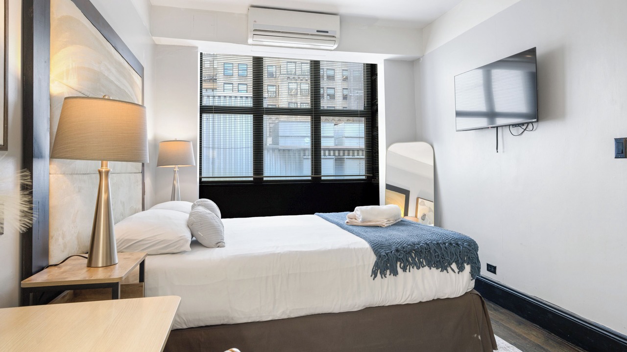 Photo of Bedroom in Midtown