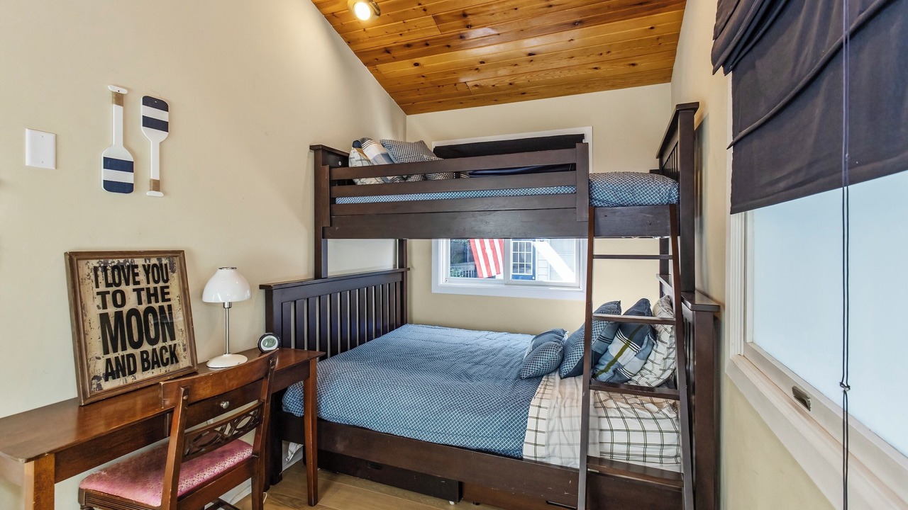 Photo of Bedroom in Grand Beach