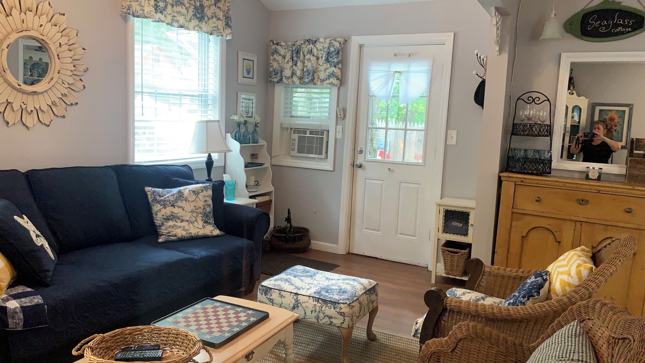 Photo of Livingroom in Baiting Hollow