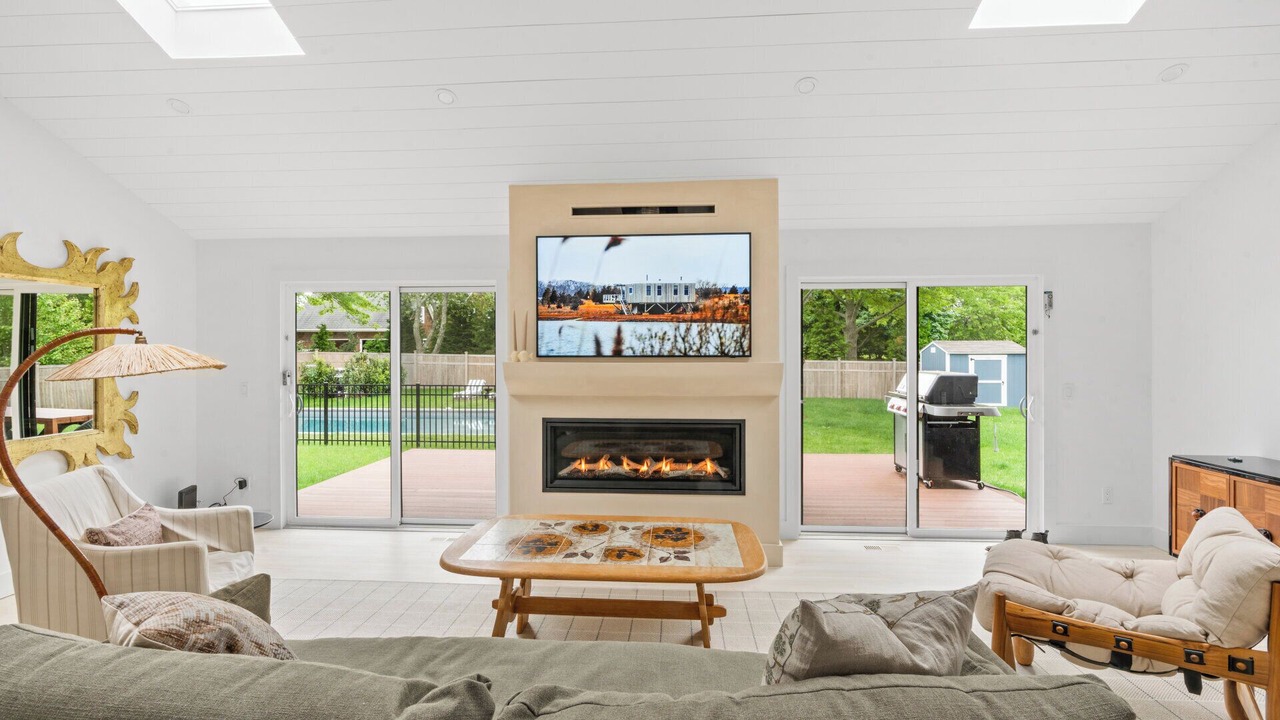 Photo of Livingroom in Cutchogue