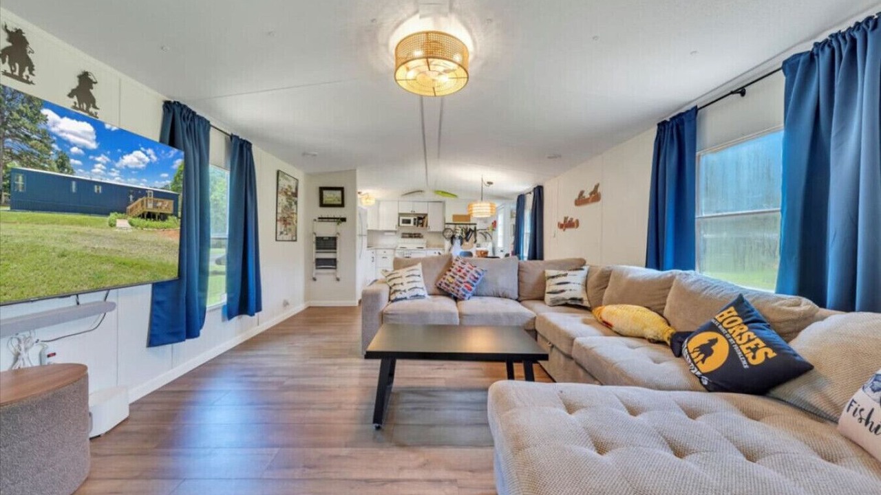 Photo of Livingroom in Scottsburg