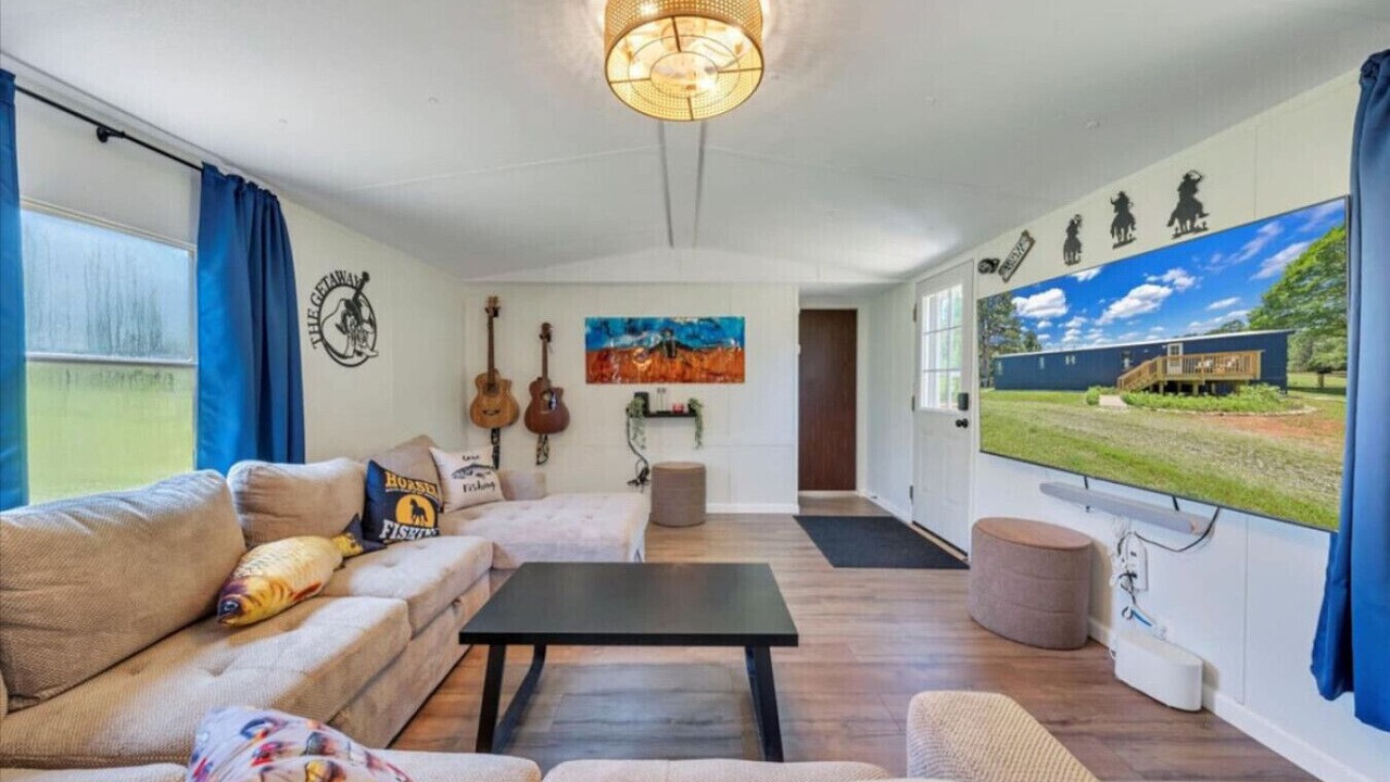 Photo of Livingroom in Scottsburg