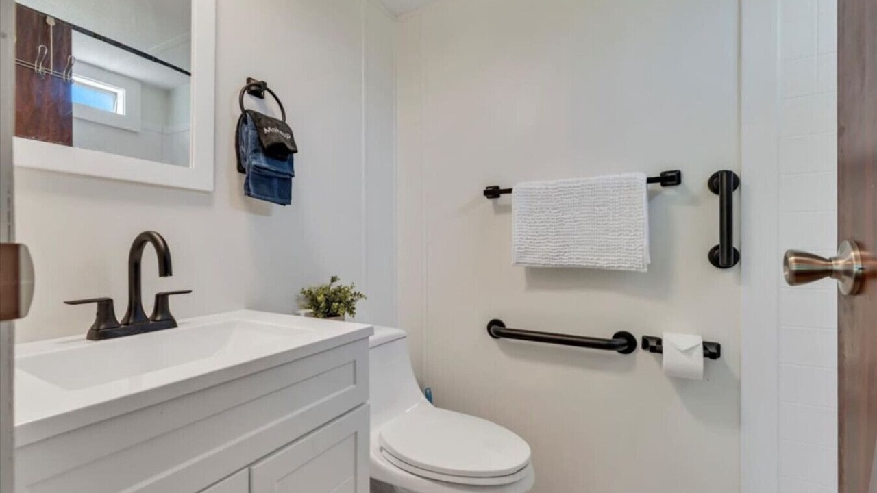 Photo of Bathroom in Scottsburg