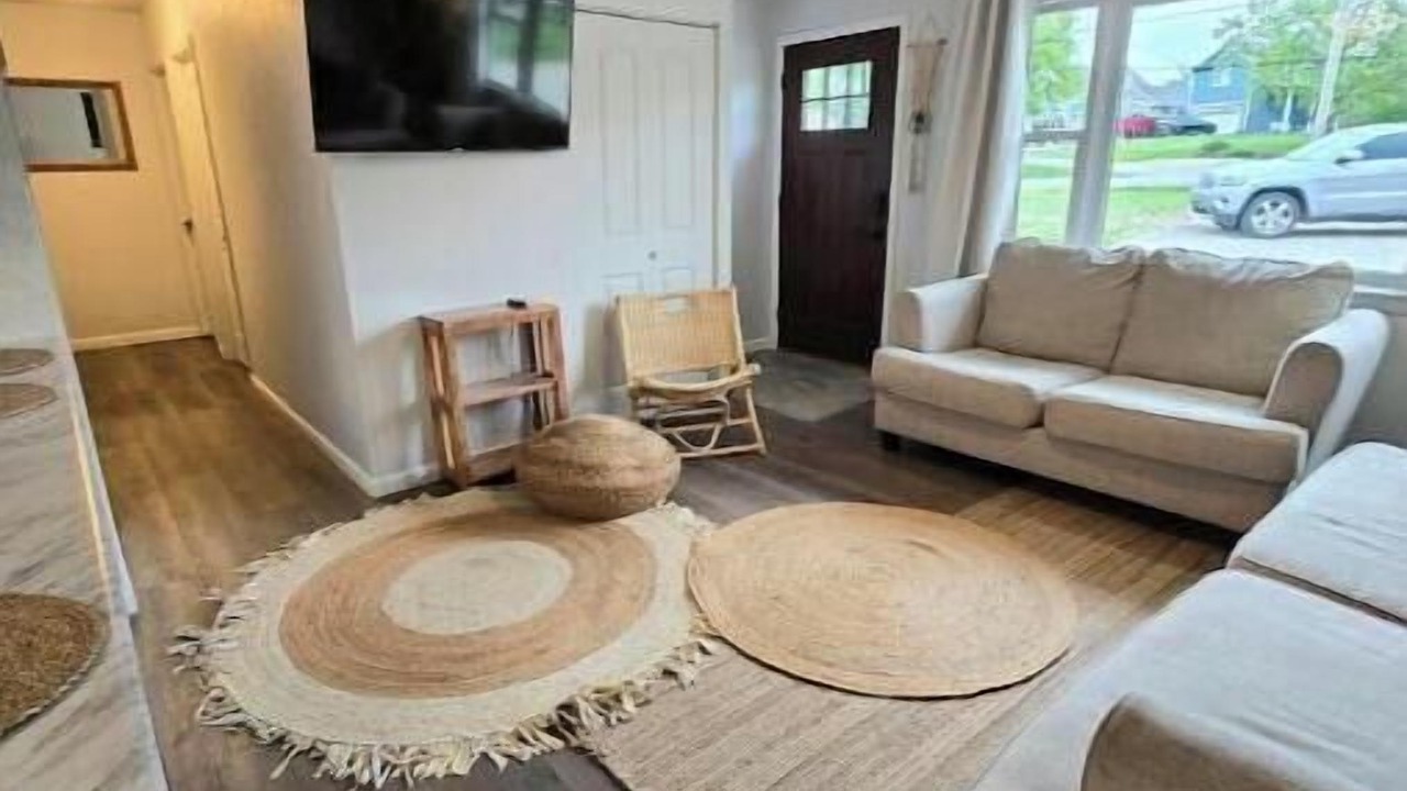 Photo of Livingroom in Enchanted Hills
