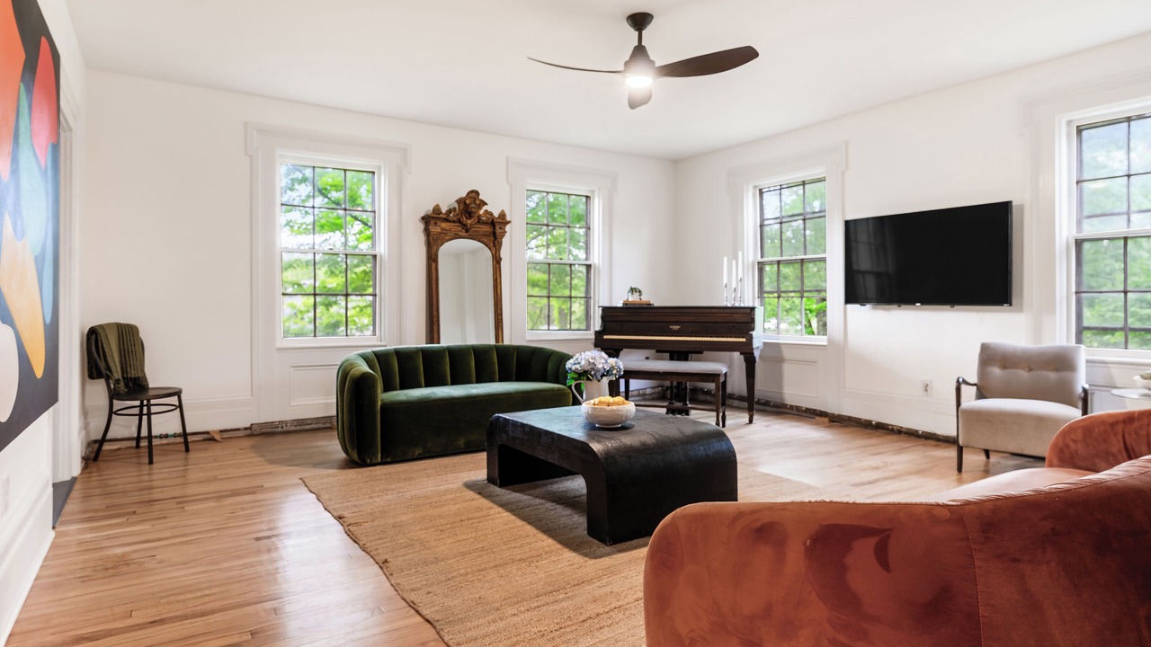 Photo of Bedroom in Hollowville
