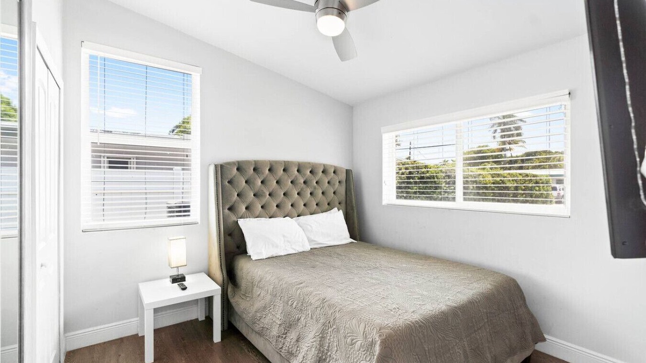 Photo of Bedroom in Lauderdale Isles