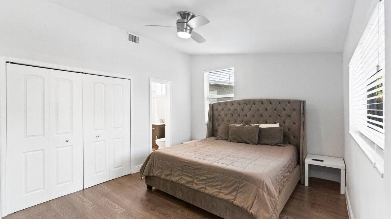 Photo of Bedroom in Lauderdale Isles