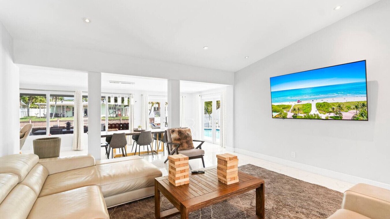 Photo of Livingroom in Lauderdale Isles