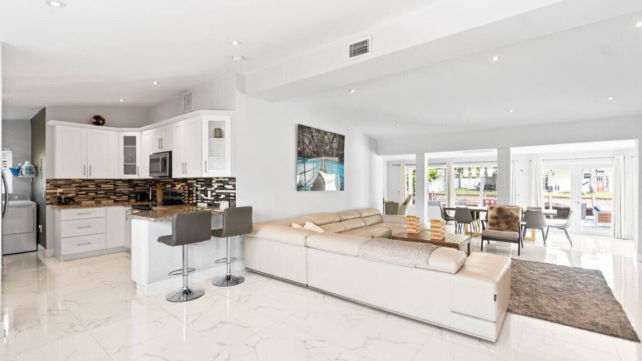 Photo of Livingroom in Lauderdale Isles