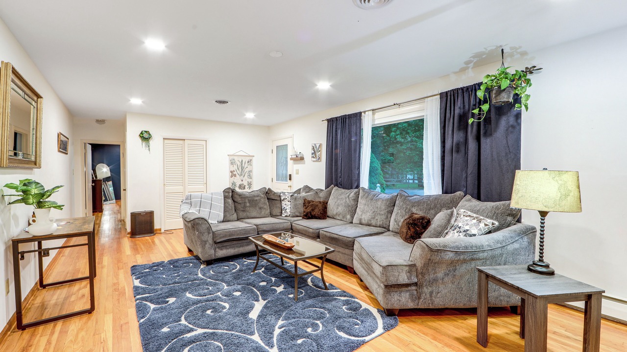 Photo of Livingroom in Cherry Valley