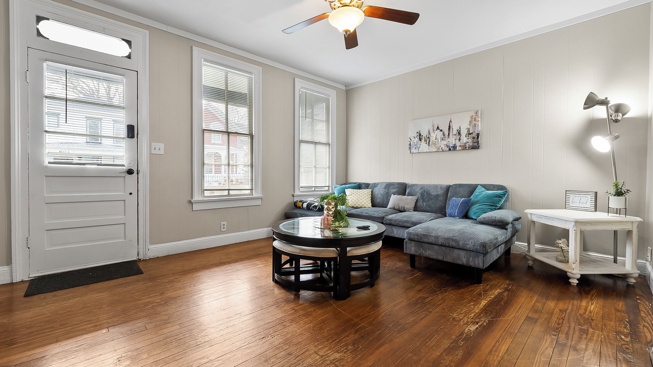 Photo of Livingroom in West Central