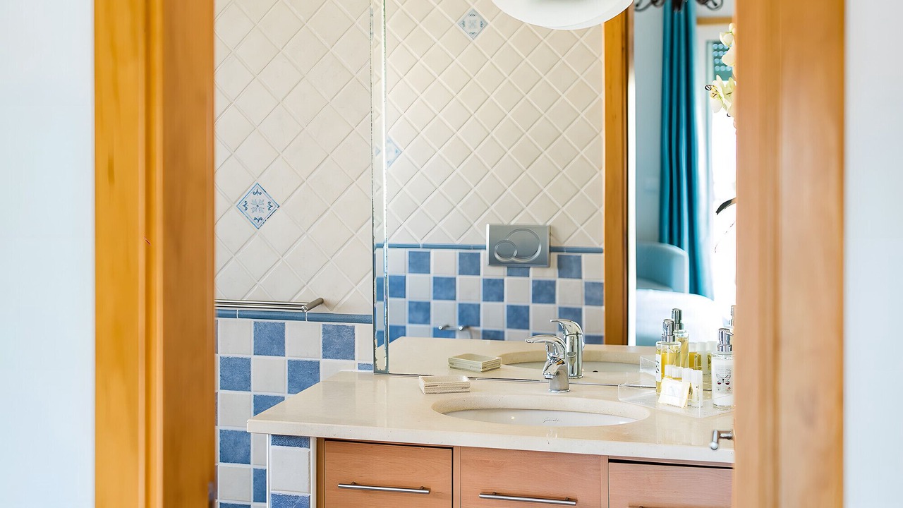 Photo of Bathroom in Gambelas