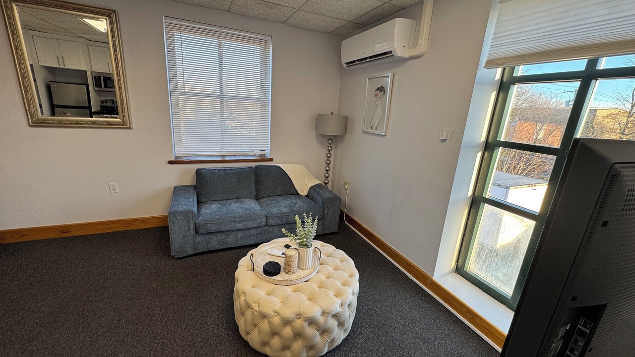Photo of Livingroom in West Babylon