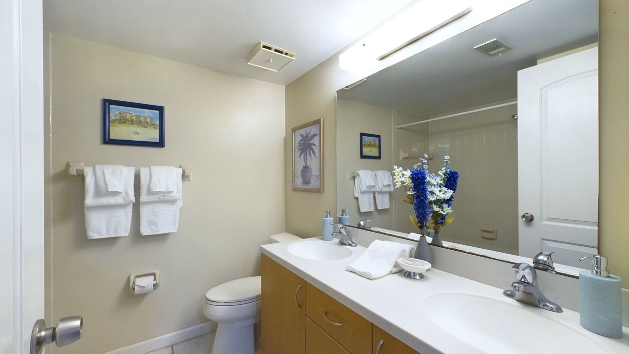 Photo of Bathroom in Cocoa Isles